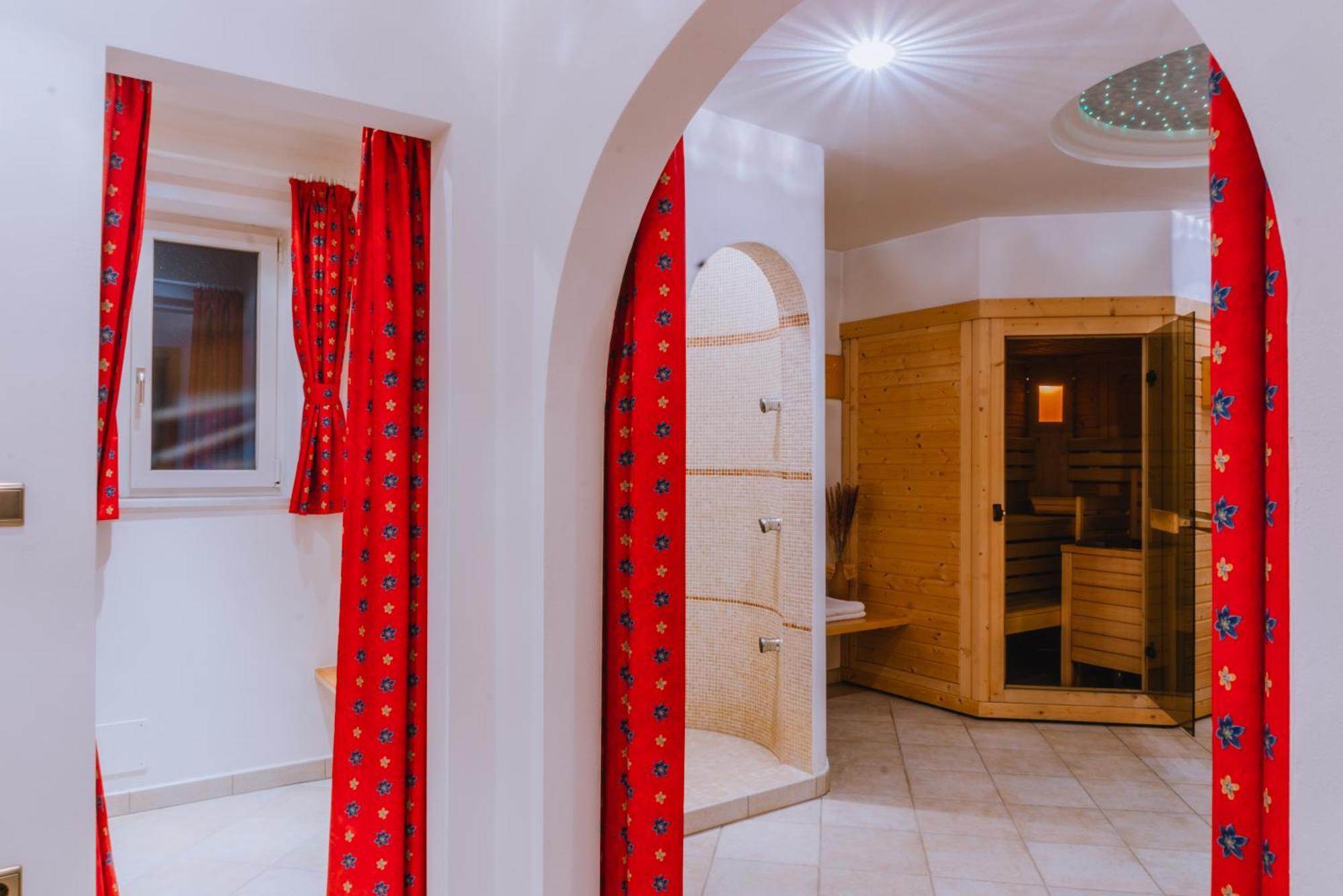 Garni Hotel Belalp Santa Cristina Val Gardena Eksteriør billede