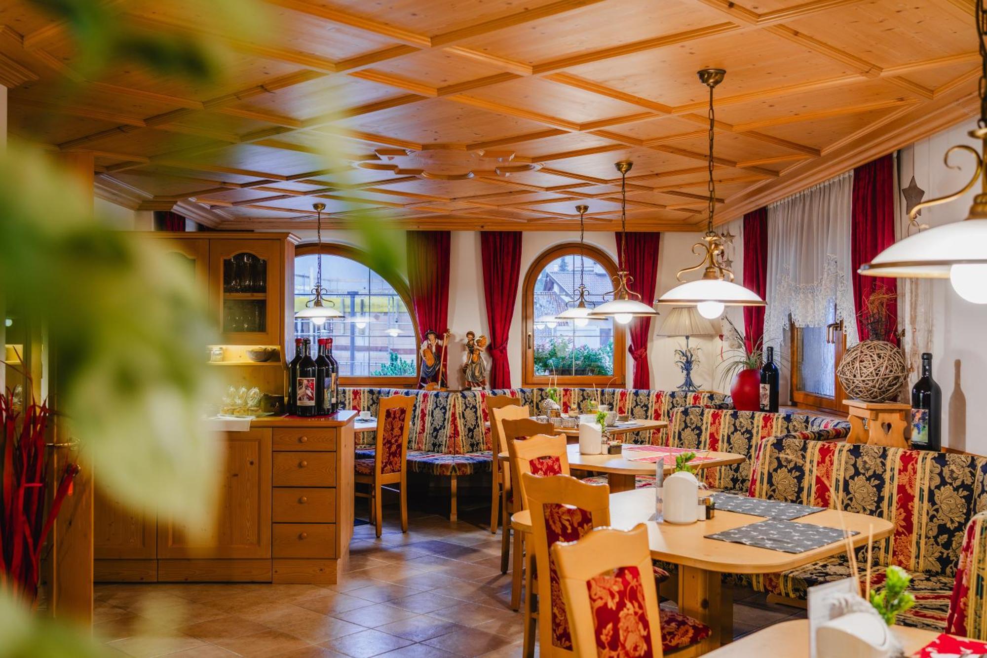 Garni Hotel Belalp Santa Cristina Val Gardena Eksteriør billede